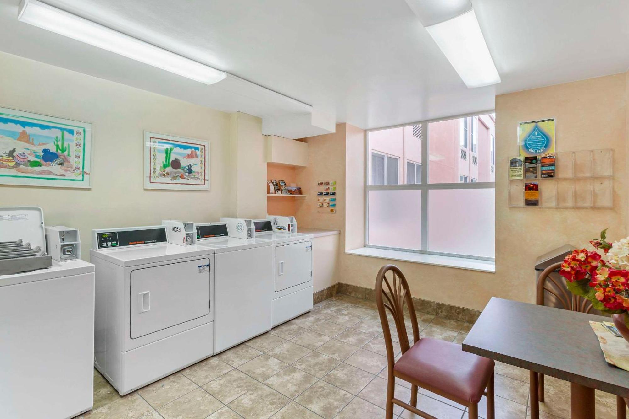 Quality Suites Moab Near Arches National Park Exterior foto
